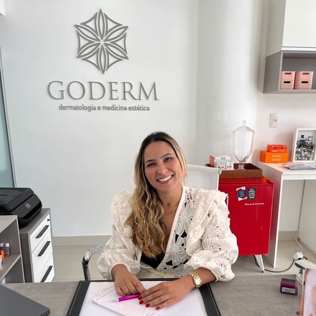 Dra. Adriane Silveira Neves Gomes — Estética em Sete Lagoas | Salus Hub
